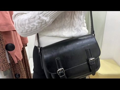 ❤️ Almenn sjálfsfróun ungrar tíkar FeralBerry með dildó í mátunarklefa ❤️ Gæðaklám á klám is.eviewporn-com.ru ❌️